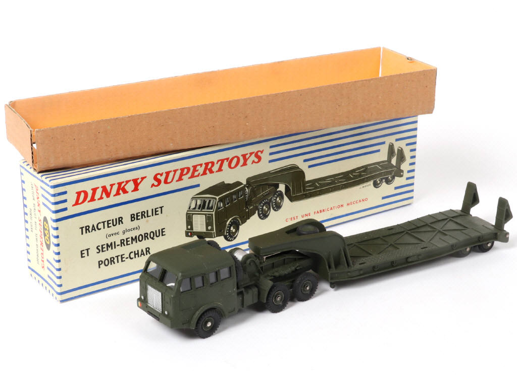 Lot 381 - DINKY TOYS (FRANCE) (1)