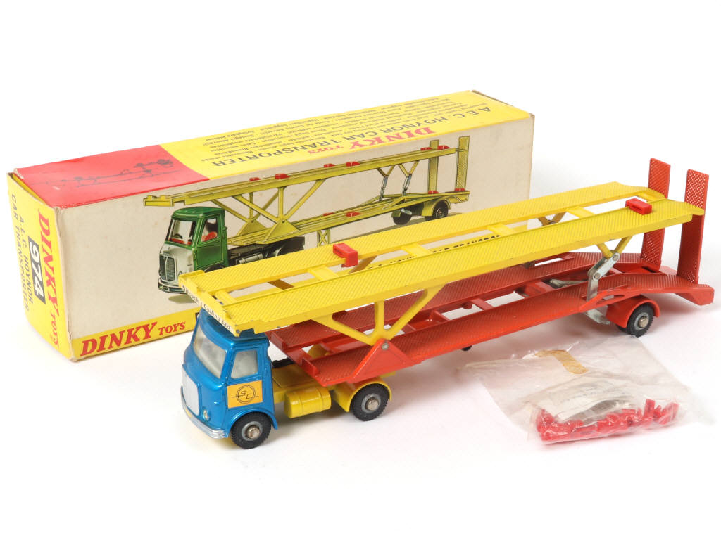 Lot 252 - DINKY TOYS (GB) (1)