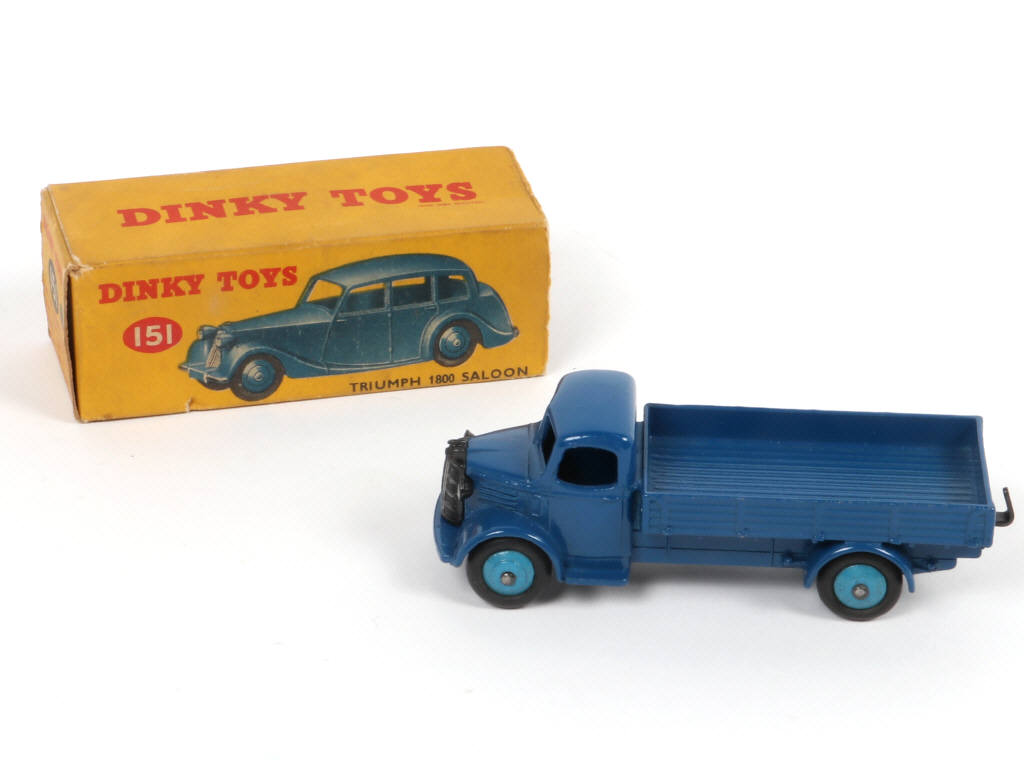 Lot 240 - DINKY TOYS (GB) (2)