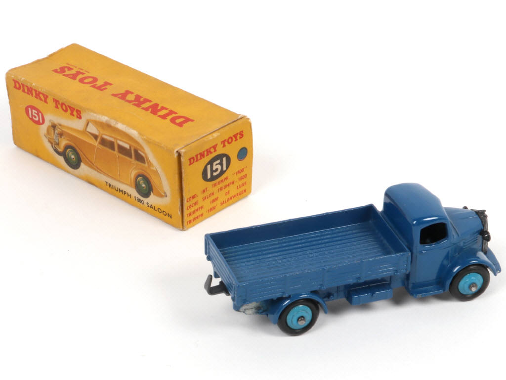 Lot 240 - DINKY TOYS (GB) (2)