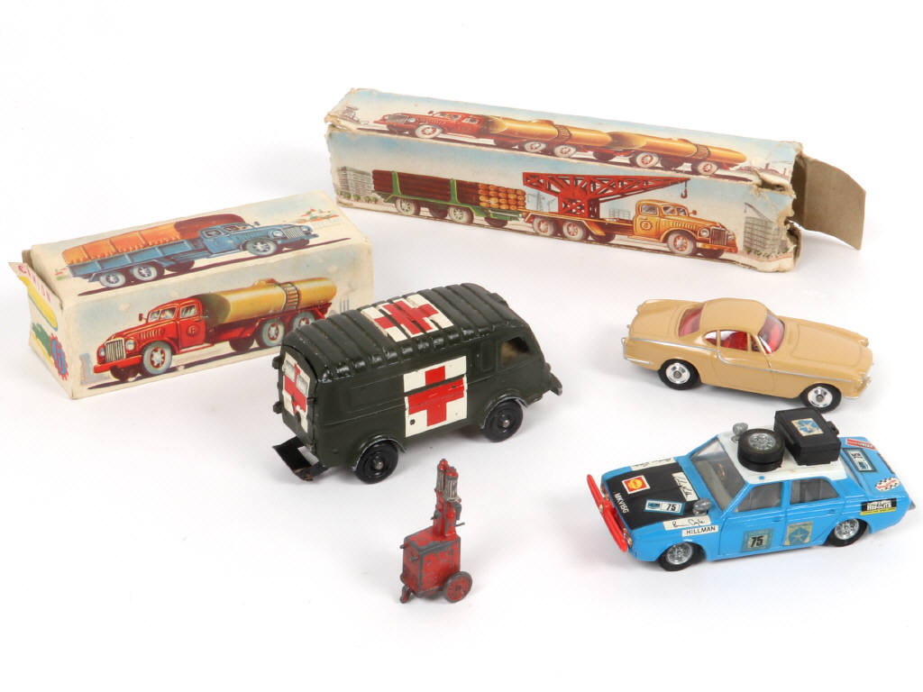 Lot 57 - DIVERS (6)