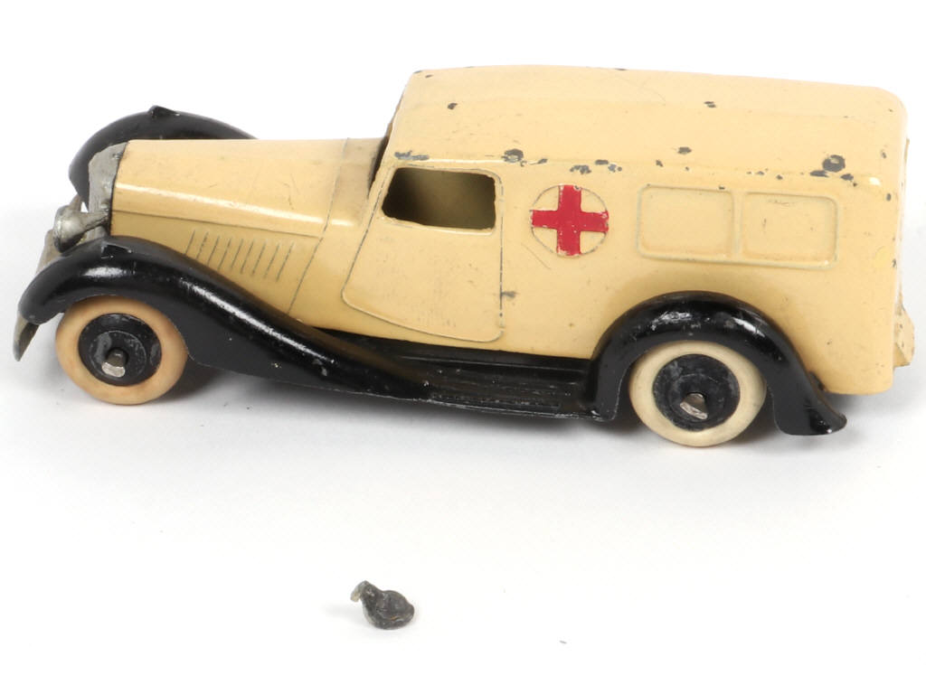 Lot 221 - DINKY TOYS (GB) (1)