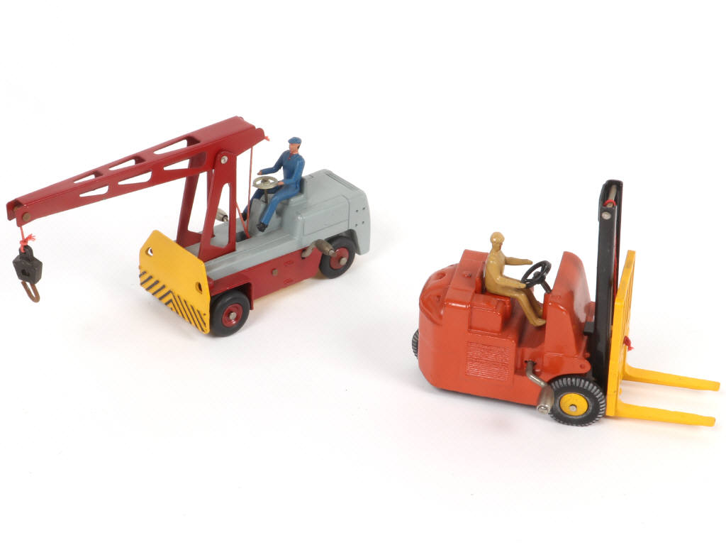 Lot 367 - DINKY TOYS (FRANCE) (2)