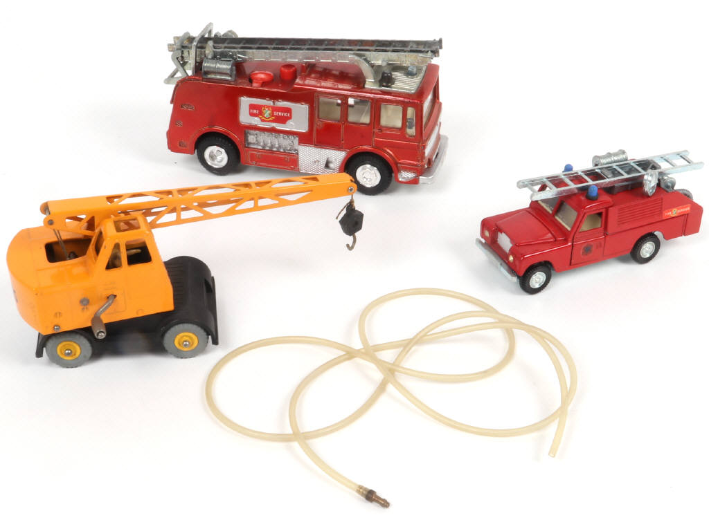 Lot 269 - DINKY TOYS (GB) (3)
