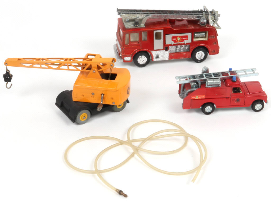 Lot 269 - DINKY TOYS (GB) (3)
