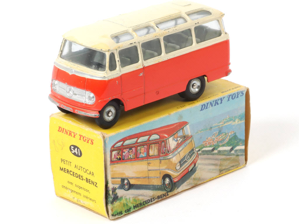 Lot 349 - DINKY TOYS (FRANCE) (1)