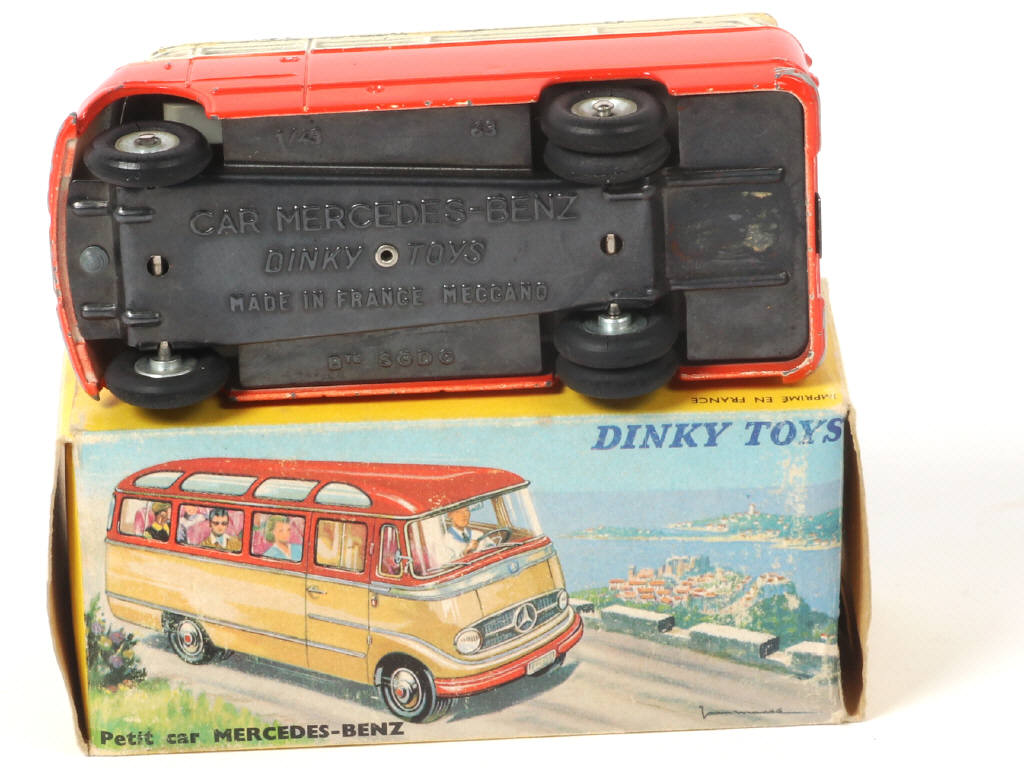 Lot 349 - DINKY TOYS (FRANCE) (1)