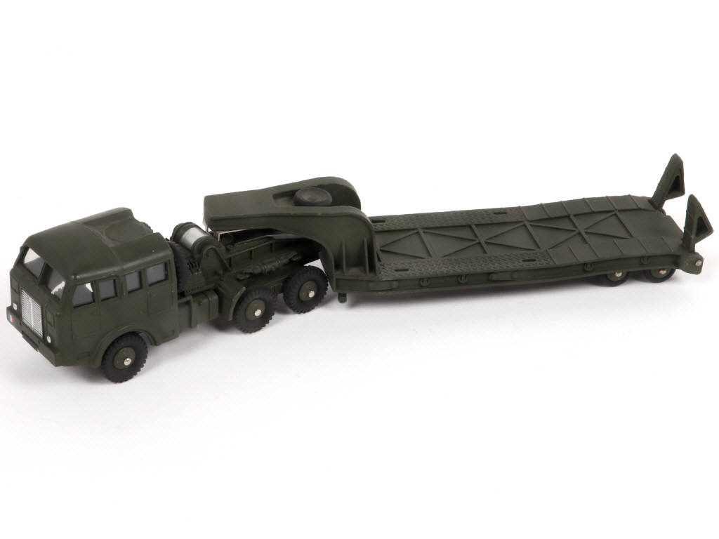 Lot 374 - DINKY TOYS (FRANCE) (1)