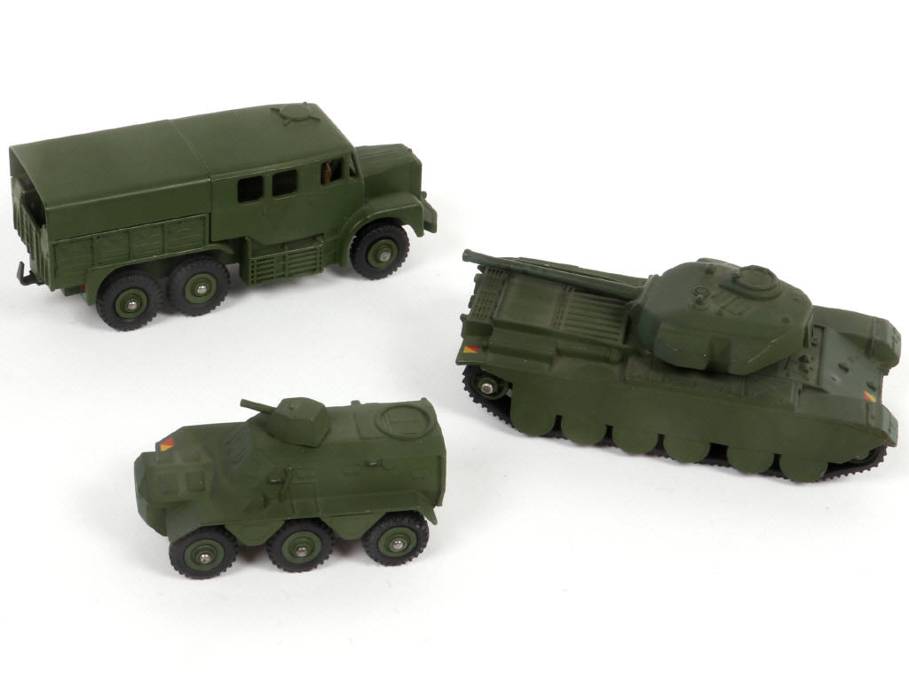 Lot 270 - DINKY TOYS (GB) (3)