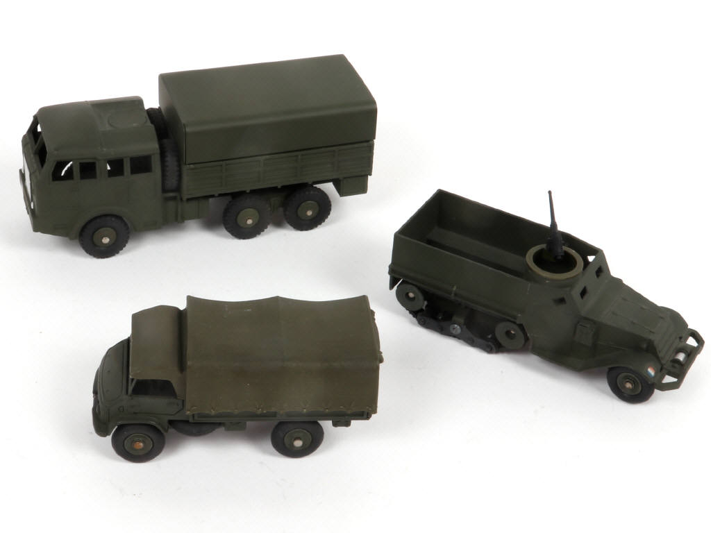 Lot 387 - DINKY TOYS (FRANCE) (3)