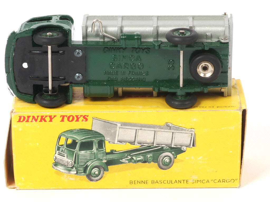 Lot 356 - DINKY TOYS (FRANCE) (1)