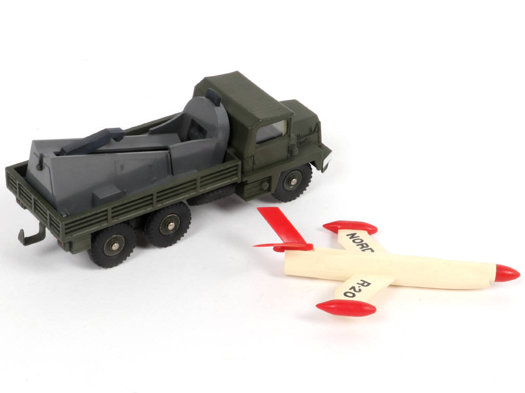 Lot 377 - DINKY TOYS (FRANCE) (1)