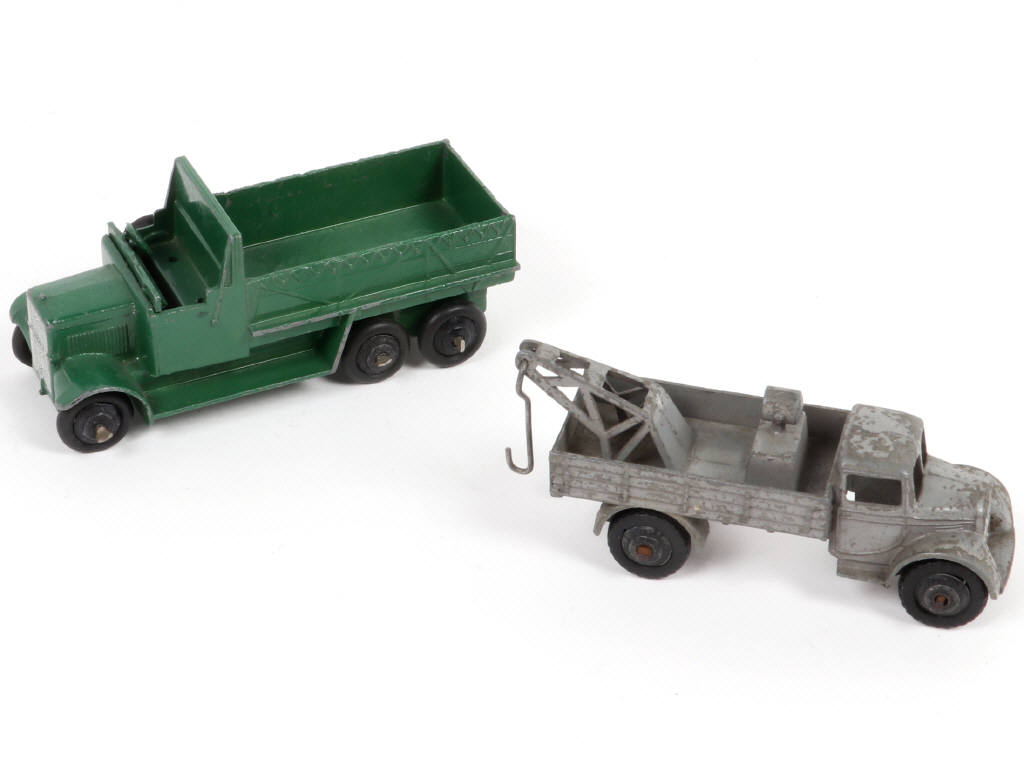 Lot 263 - DINKY TOYS (GB) (2)