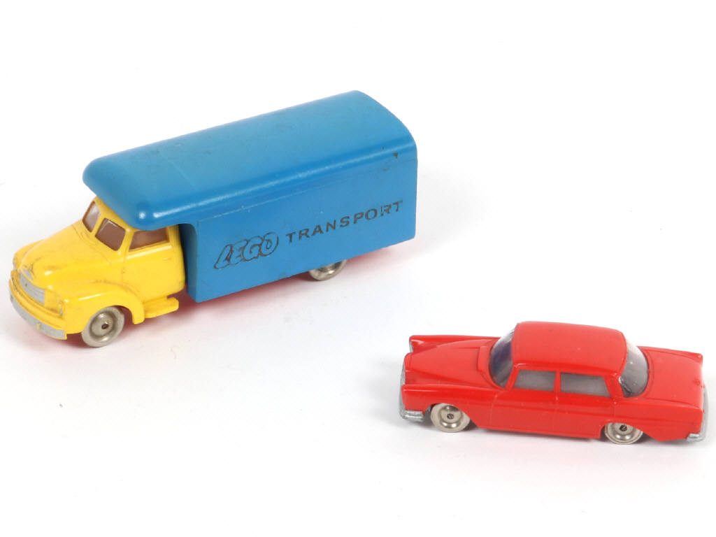 Lot 87 - LEGO (DANEMARK) (2)