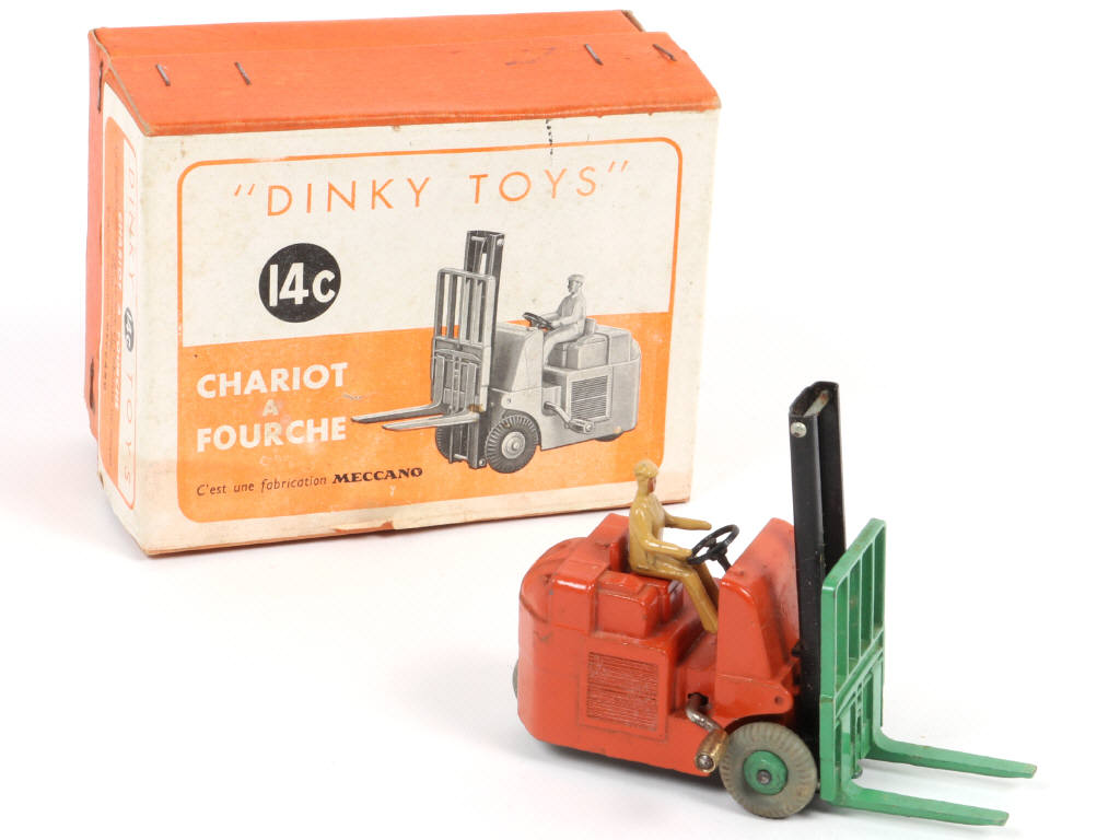 Lot 364 - DINKY TOYS (FRANCE) (1)