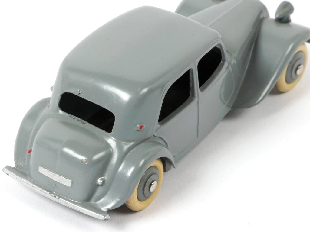 Lot 324 - DINKY TOYS (FRANCE) (1)