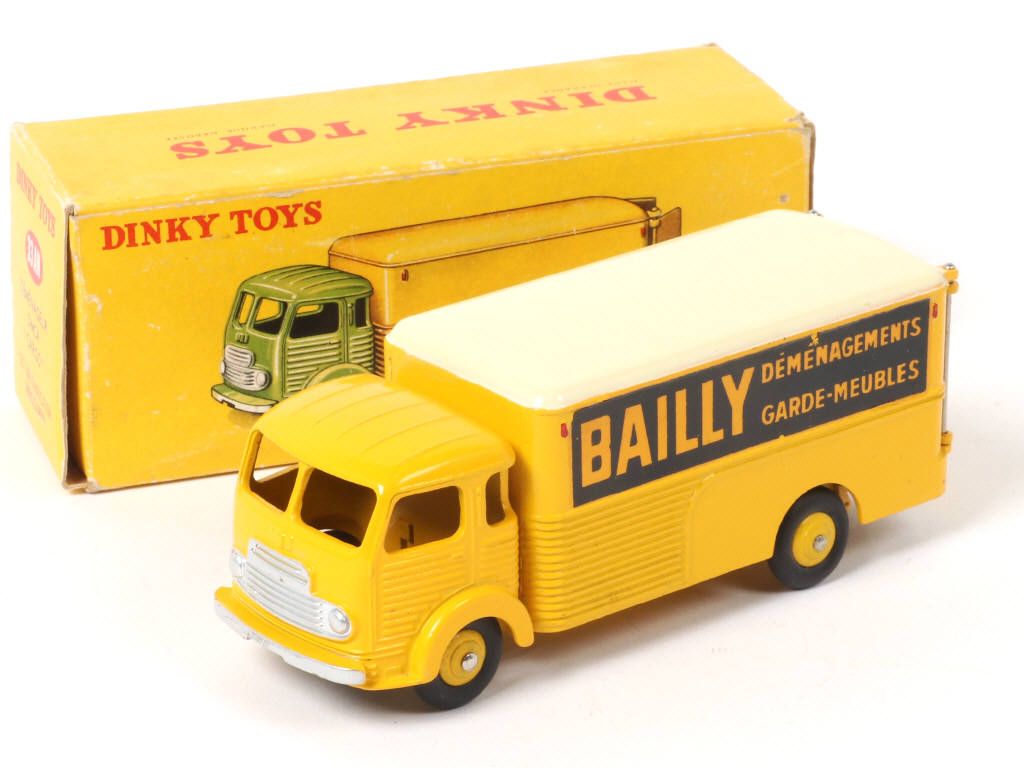 Lot 376 - DINKY TOYS (FRANCE) (1)