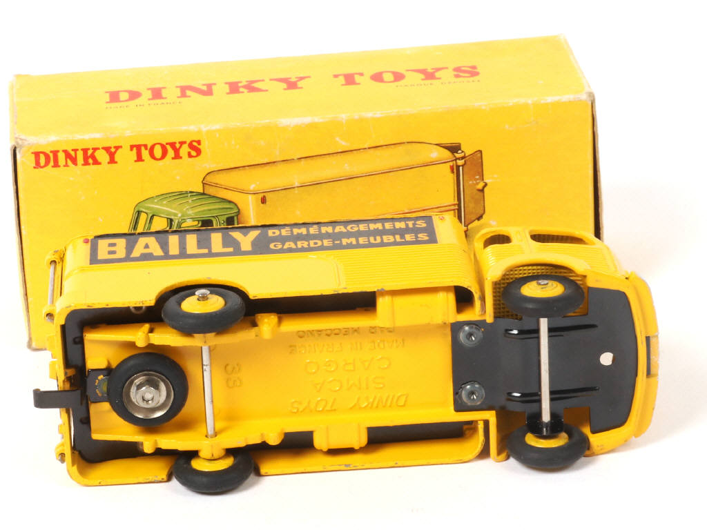 Lot 376 - DINKY TOYS (FRANCE) (1)
