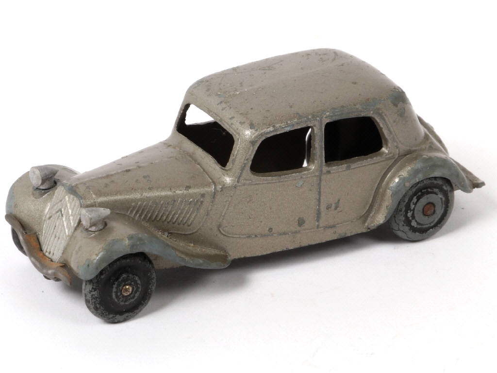 Lot 322 - DINKY TOYS (FRANCE) (1)