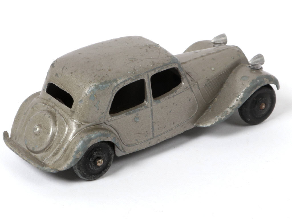 Lot 322 - DINKY TOYS (FRANCE) (1)