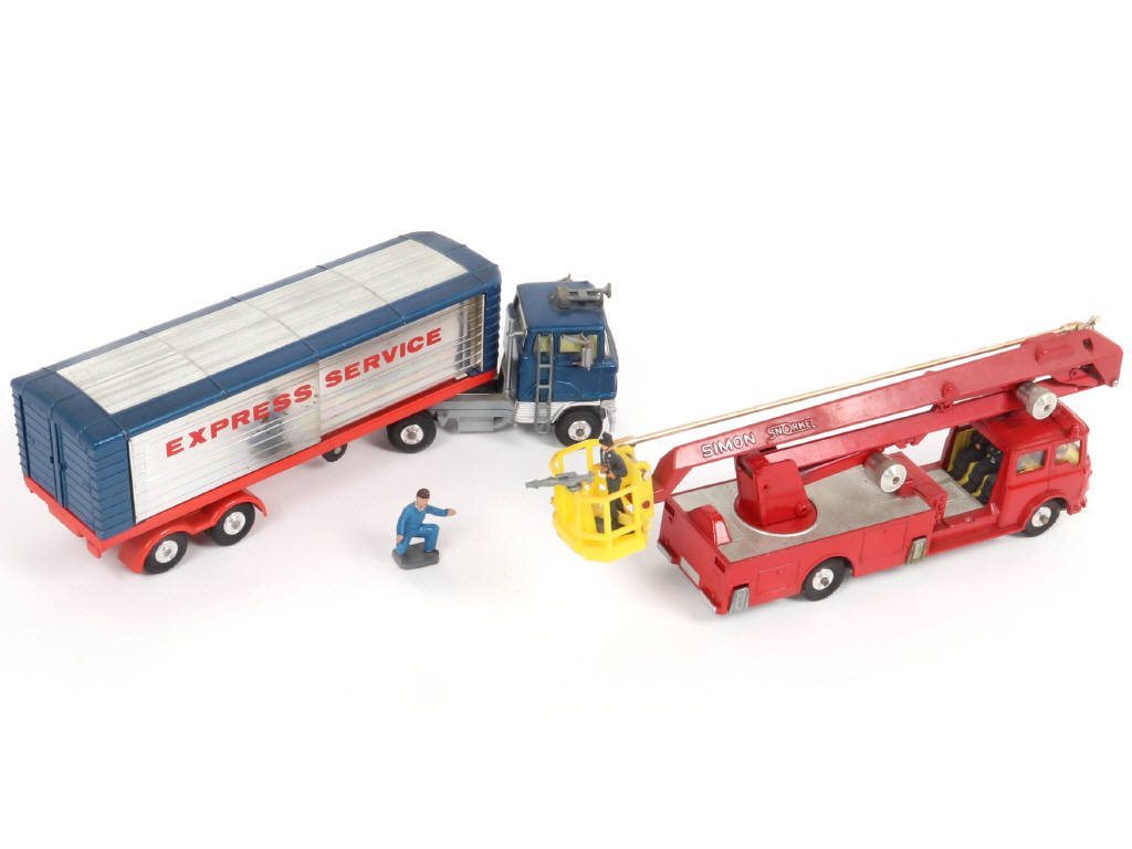 Lot 169 - CORGI TOYS (GB) (2)