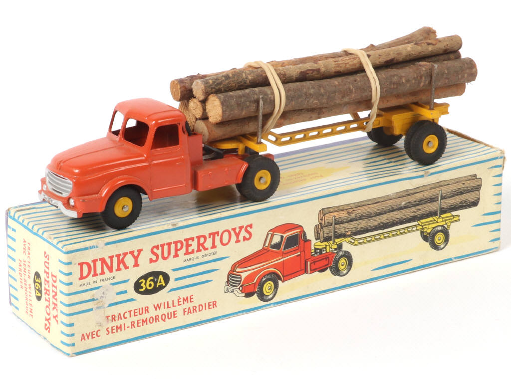 Lot 377 - DINKY TOYS (FRANCE) (1)