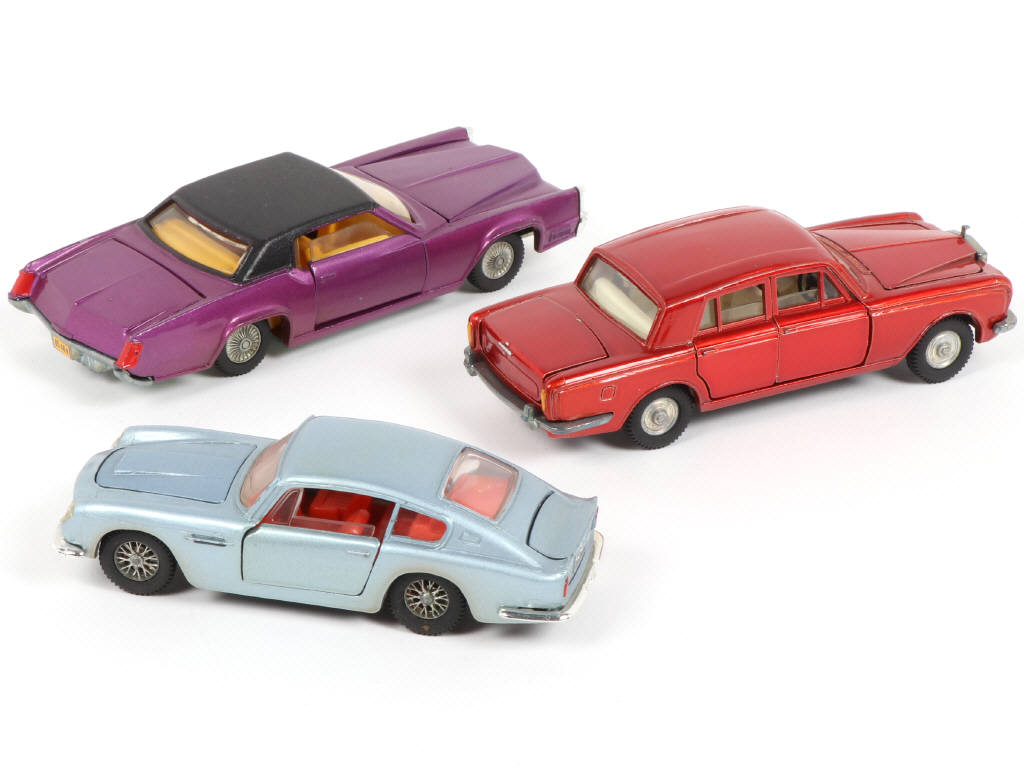 Lot 295 - DINKY TOYS (GB) (2)