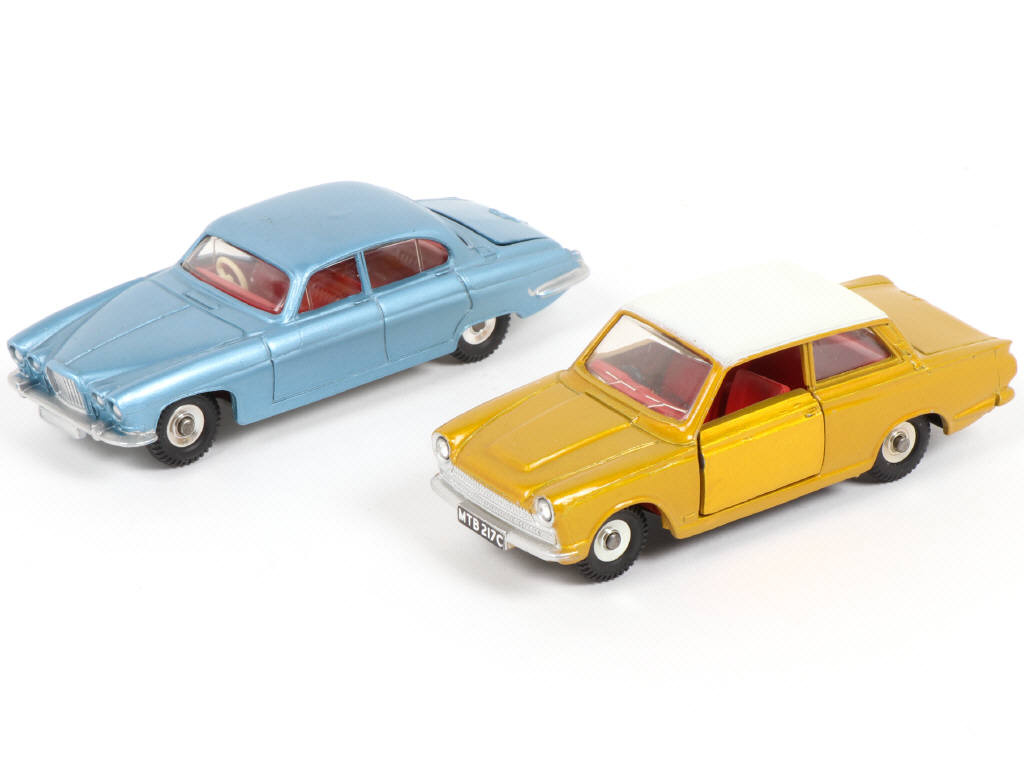 Lot 288 - DINKY TOYS (GB) (2)