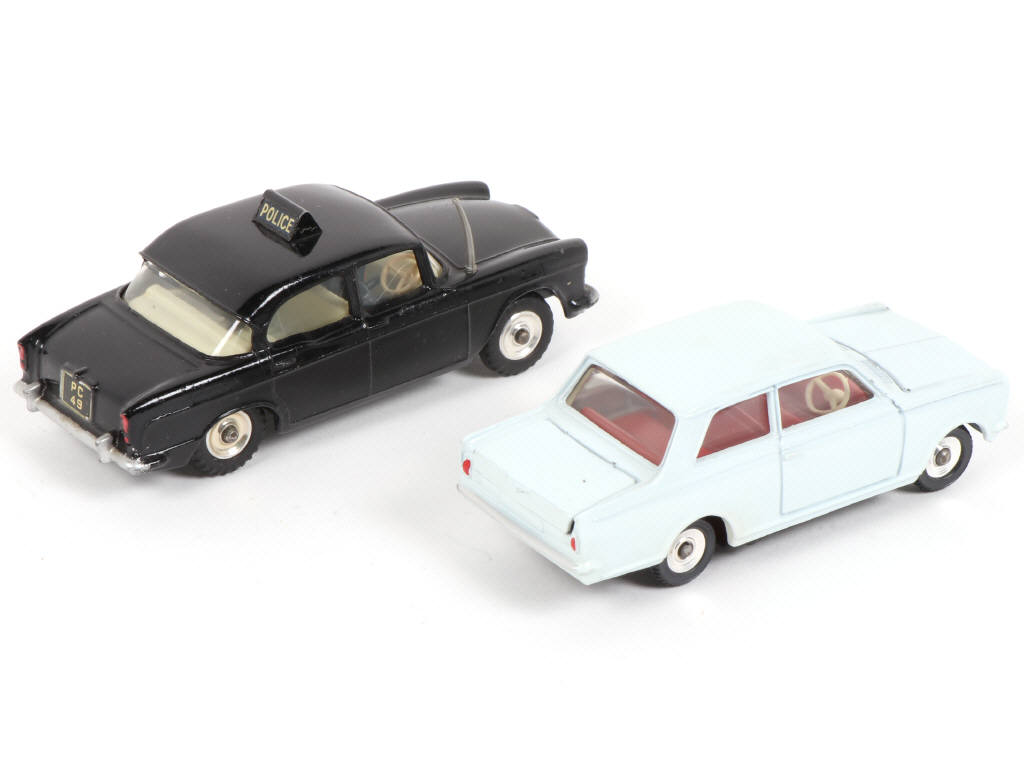 Lot 290 - DINKY TOYS (GB) (2)