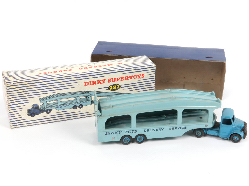 Lot 283 - DINKY TOYS (GB) (1)
