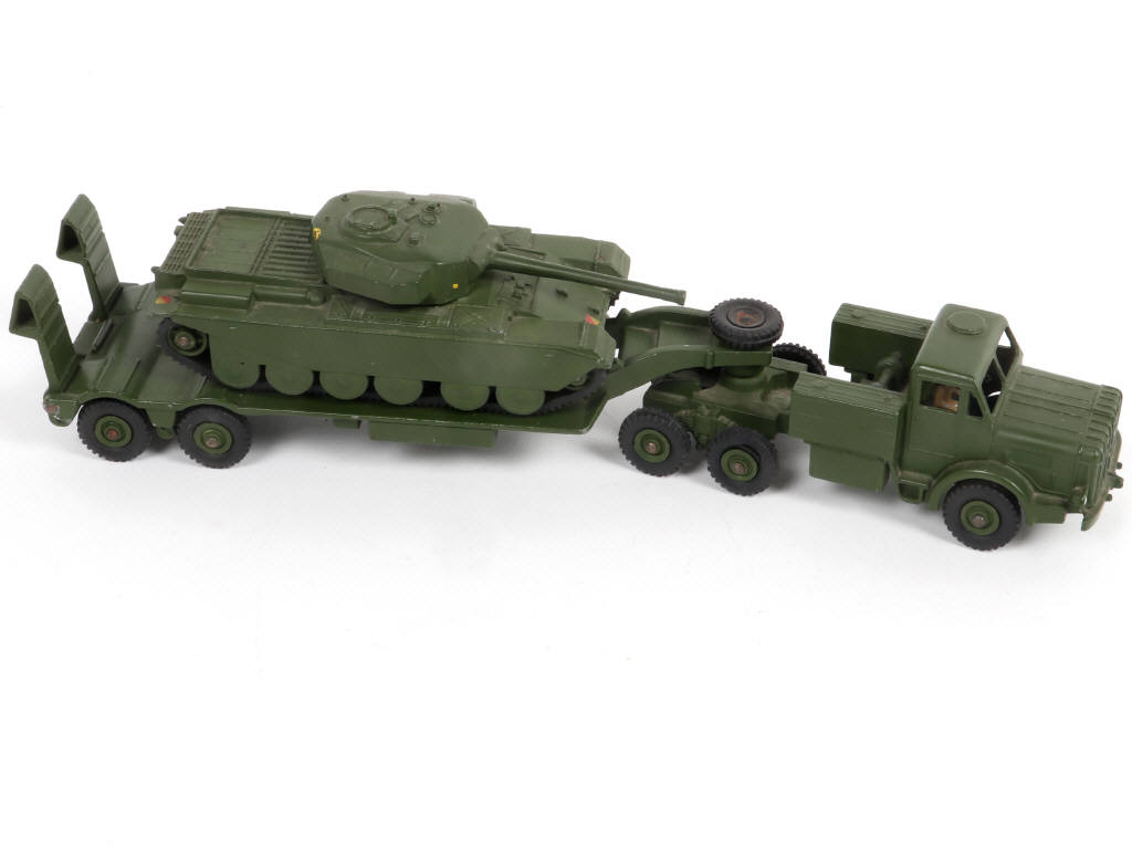 Lot 309 - DINKY TOYS (GB) (2)