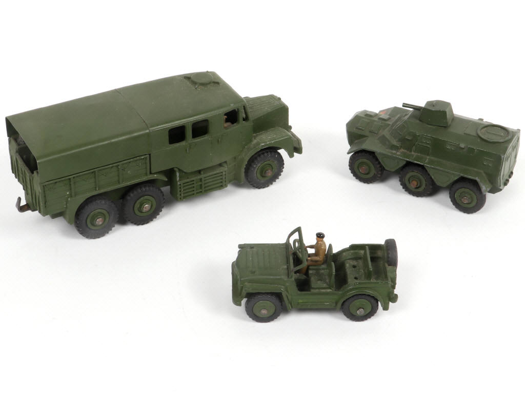 Lot 311 - DINKY TOYS (GB) (3)
