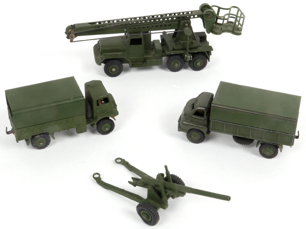 Lot 313 - DINKY TOYS (GB) (4)