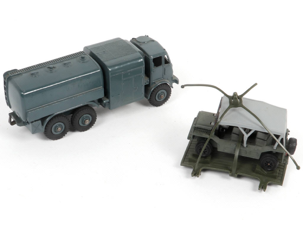 Lot 308 - DINKY TOYS (GB) (2)
