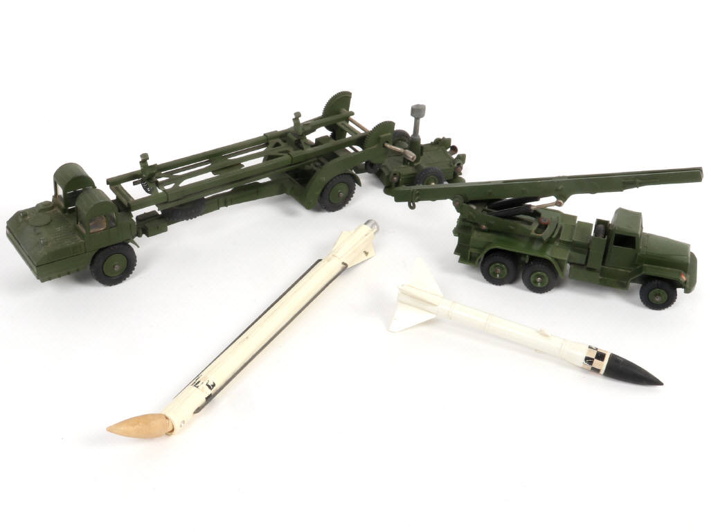 Lot 306 - DINKY TOYS (GB) (2)