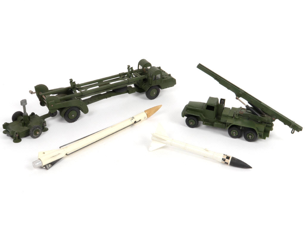 Lot 306 - DINKY TOYS (GB) (2)