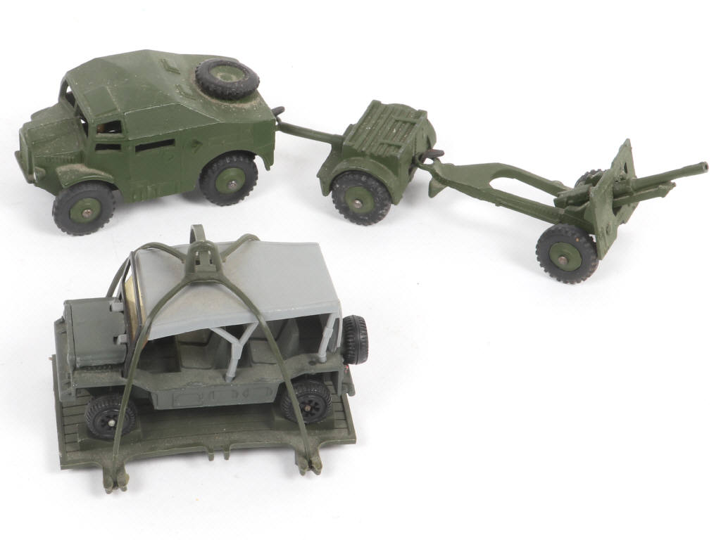 Lot 307 - DINKY TOYS (GB) (2)