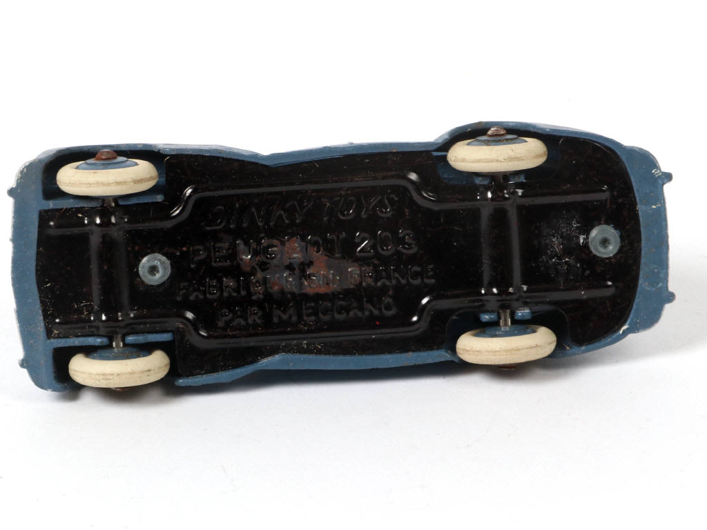 Lot 327 - DINKY TOYS (FRANCE) (1)