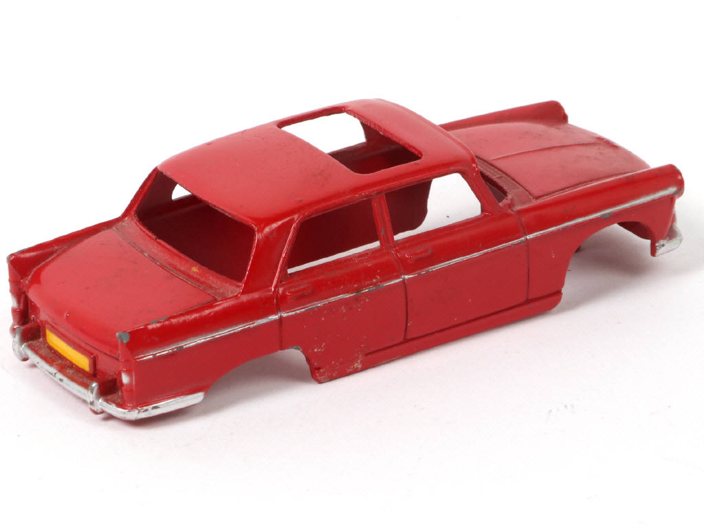 Lot 318 - DINKY TOYS (FRANCE) (1)