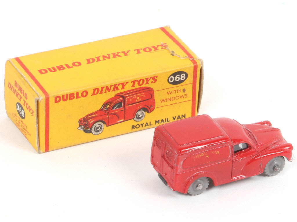 Lot 305 - DINKY TOYS (GB) (1)