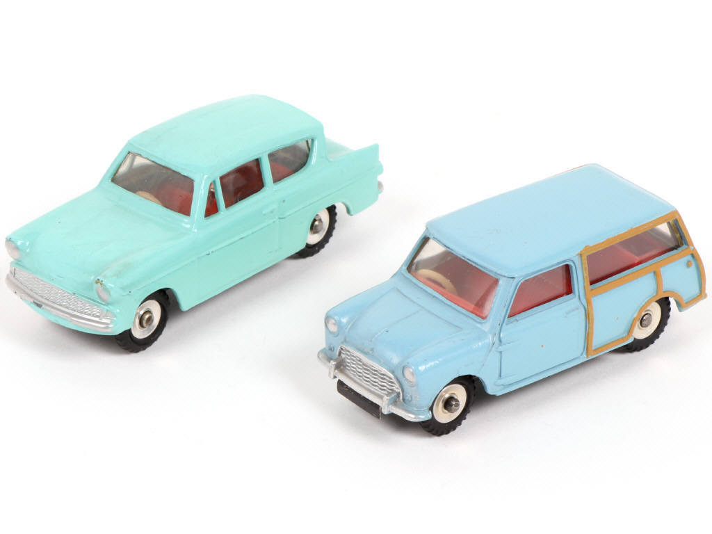 Lot 323 - DINKY TOYS (GB) (2)