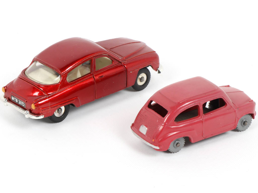 Lot 328 - DINKY TOYS (GB) (2)