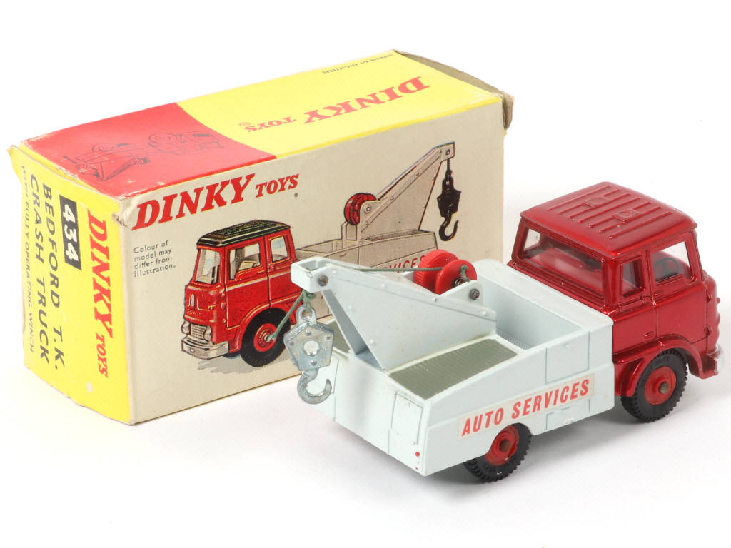 Lot 317 - DINKY TOYS (GB) (1)