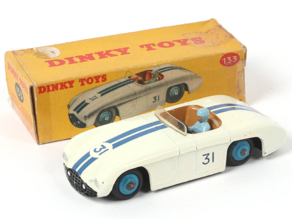 Lot 306 - DINKY TOYS (GB) (1)