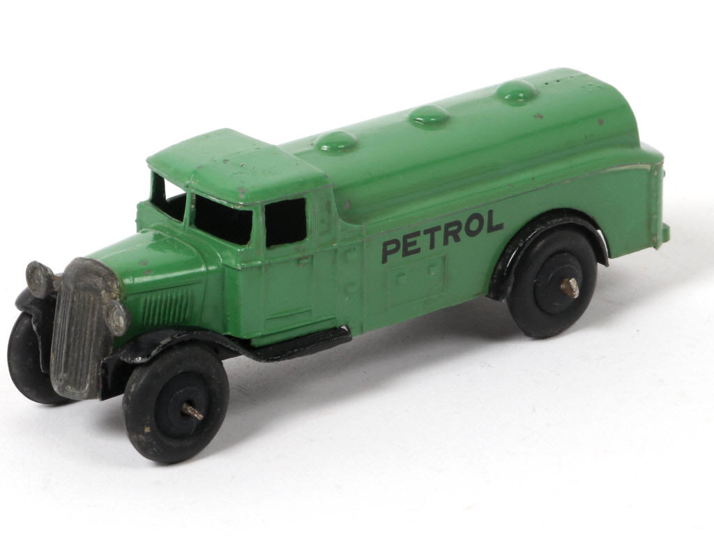 Lot 297 - DINKY TOYS (GB) (1)