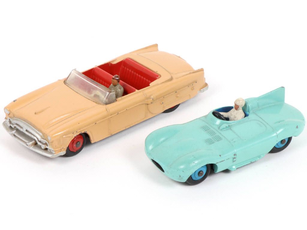 Lot 322 - DINKY TOYS (GB) (2)