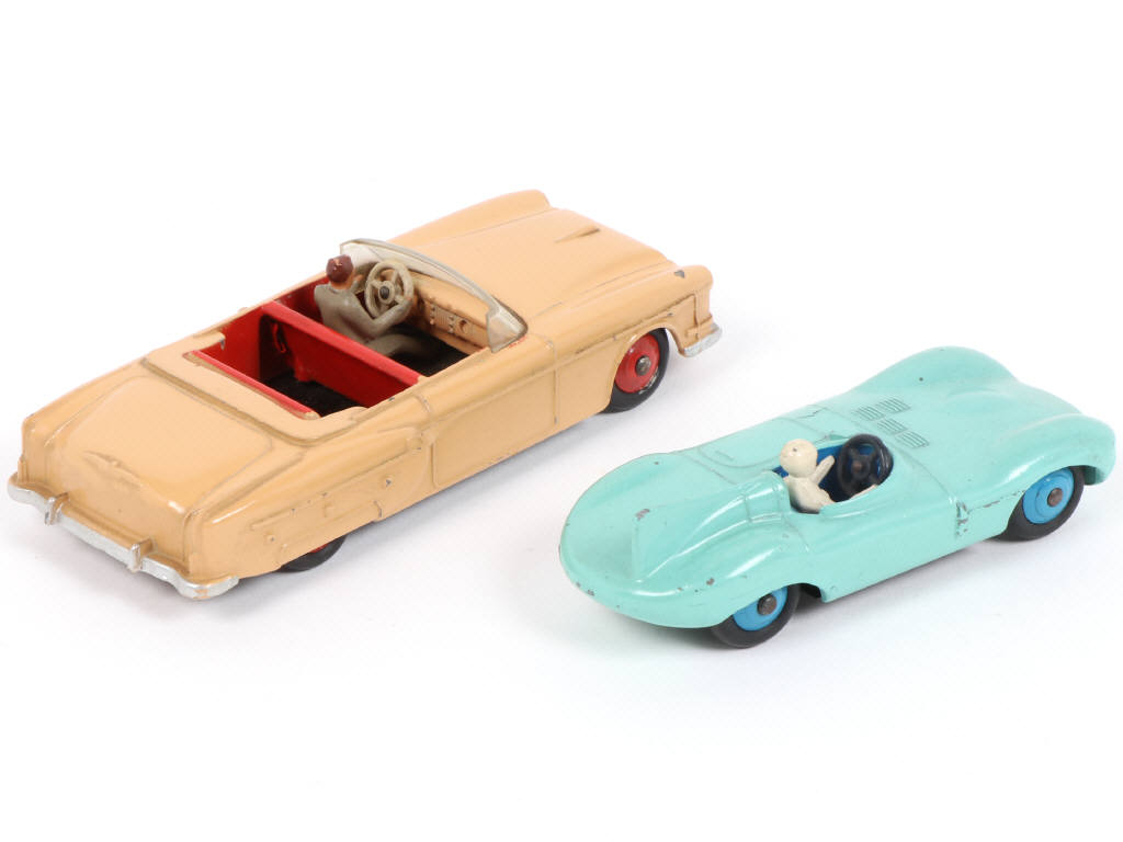 Lot 322 - DINKY TOYS (GB) (2)
