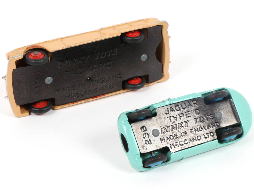 Lot 322 - DINKY TOYS (GB) (2)