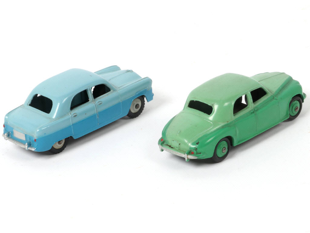 Lot 326 - DINKY TOYS (GB) (2)