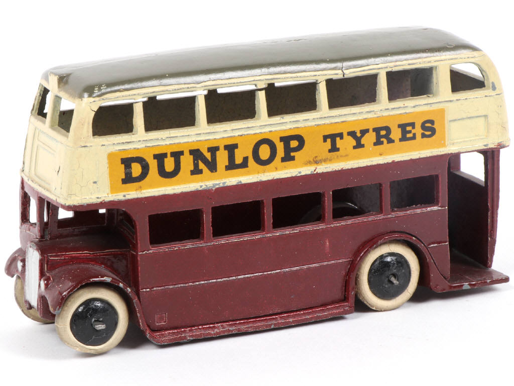 Lot 304 - DINKY TOYS (GB) (1)